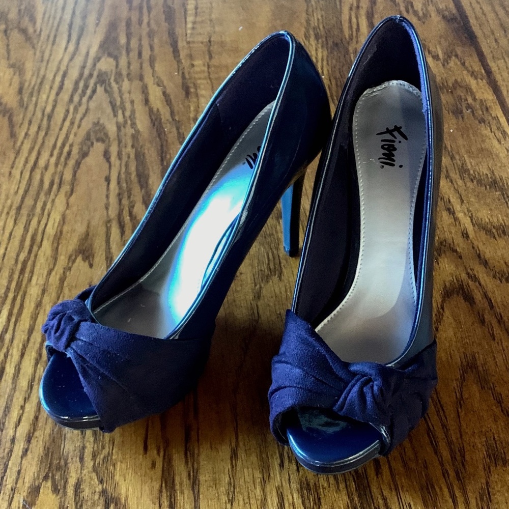 FIONI Plum Peep Toe Heels Suede Bow Accent